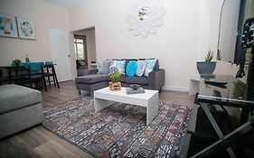 Raynebow Chateau - Chic City Getaway